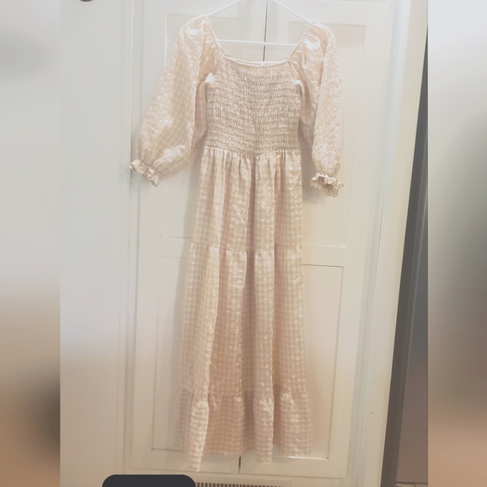 Super cute gingham long midi dress.